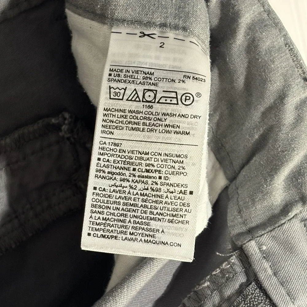 Old‎ Navy Shorts Women's 2 Gray Twill Low-Rise Flat-Front 29x7-Measured Casual